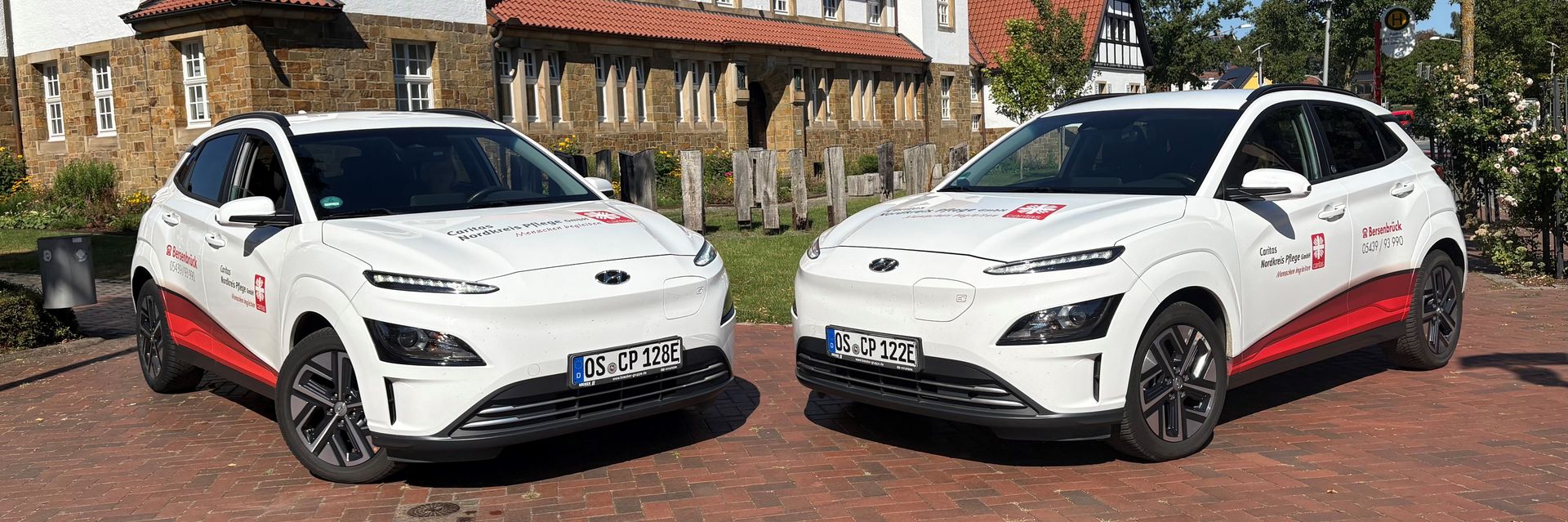Pflegedienstautos vor dem Bersenbrücker Rathaus
