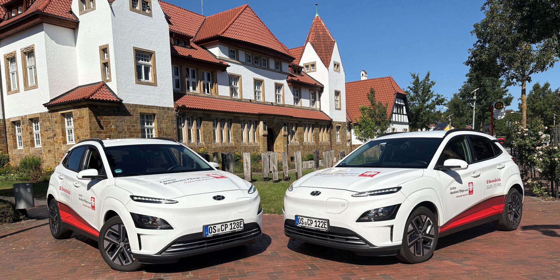 Pflegedienstautos vor dem Bersenbrücker Rathaus