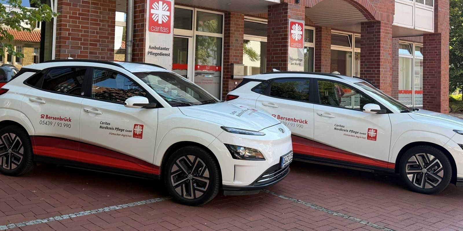 Autos des Pflegedienst vor der Tagespflege in Bersenbrück