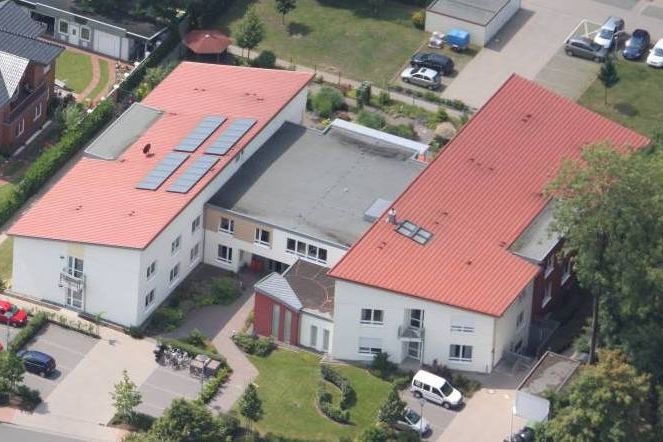Obenansicht von einem großen Gebäude