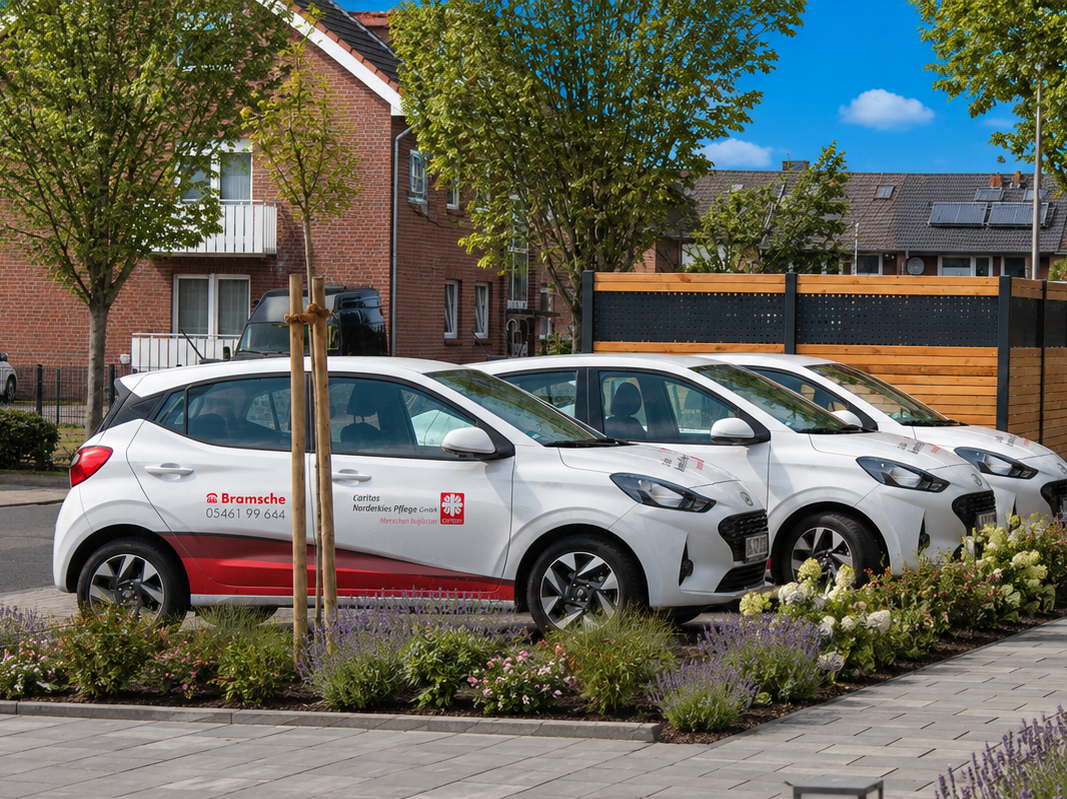 KI-Bild. Die Fahrzeuge der Caritas stehen auf einem neuen Parkplatz.