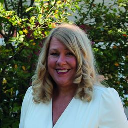 Portät: Bettina Demann